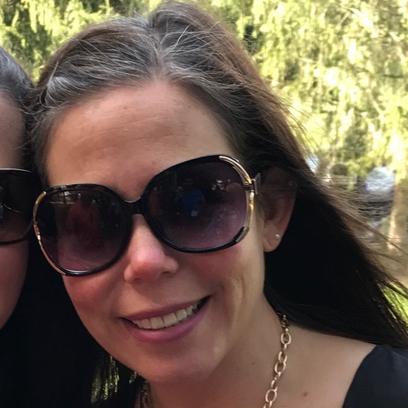 Meet your Posher, Lisa - Picture 1 of 1